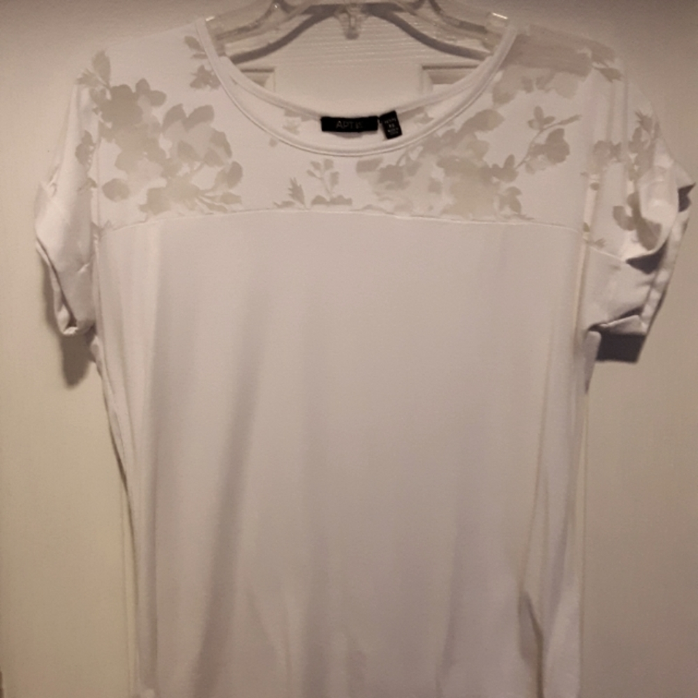 Short sleeve top
